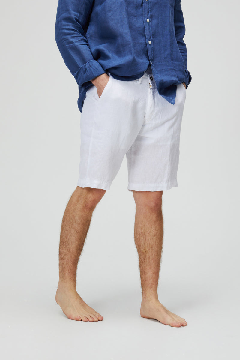 Classic white linen Bermuda shorts 